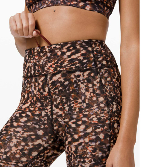 Lululemon Invigorate High-Rise Tight 25"
Motion Flux Multi Size 4 - Picture 3 of 3